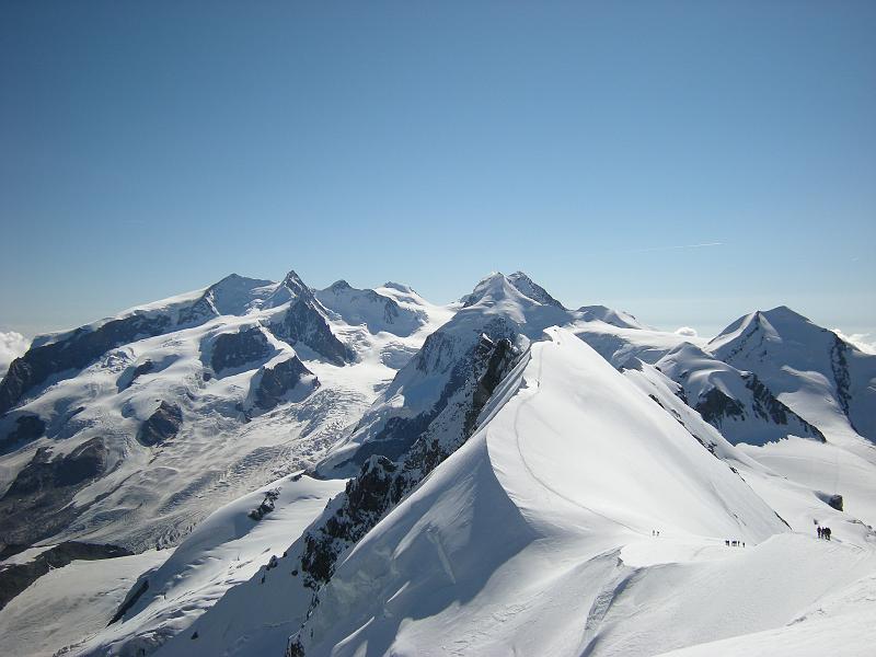 20080829_monterosa 021.jpg - Blick vom Westgipfel des Breithorns gegen Osten